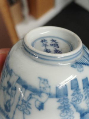 Lot 77 - A Chinese blue and white 'figural' cup, Qing Dynasty, 18th century
