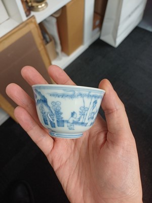 Lot 77 - A Chinese blue and white 'figural' cup, Qing Dynasty, 18th century