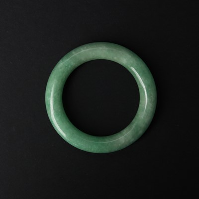 Lot 581 - A Chinese green jade bangle