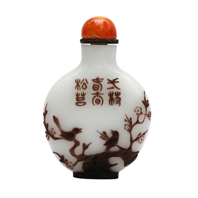 Lot 739 - A Chinese overlay glass 'birds' snuff bottle, 19th century