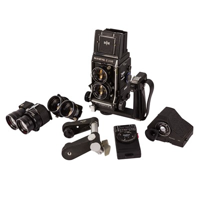 Lot 221 - A Mamiya C330 Professional F TLR Camera Outfit