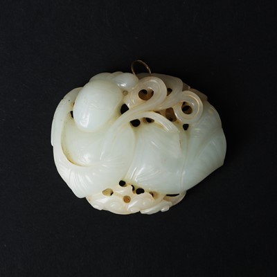 Lot 107 - A Chinese white jade 'Apsara' pendant plaque, Qing dynasty, 18th/19th century