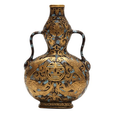Lot 335 - A Chinese trompe l'oeil gilt-decorated double-gourd vase, Qing dynasty, 19th century