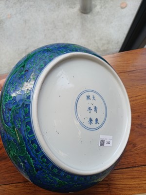 Lot 342 - A Chinese green-enamelled 'dragon' dish, late Qing dynasty, Kangxi mark