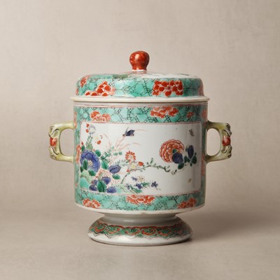 Lot 27 - A Chinese famille-verte double-handled 'floral' pot and cover, Qing dynasty, Kangxi period
