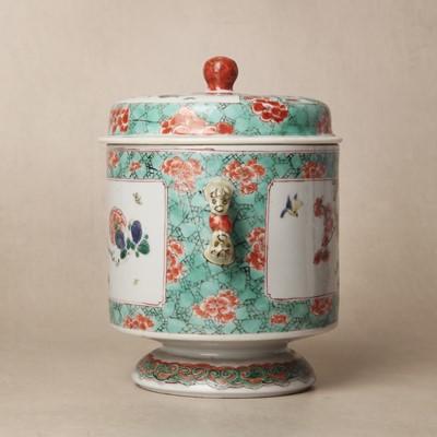 Lot 27 - A Chinese famille-verte double-handled 'floral' pot and cover, Qing dynasty, Kangxi period