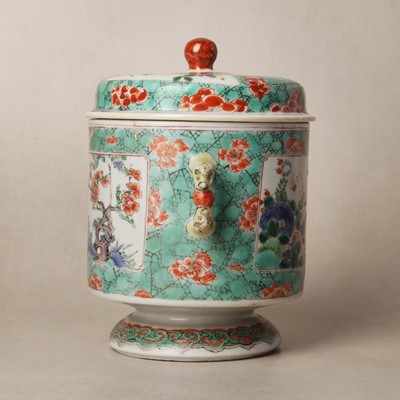 Lot 27 - A Chinese famille-verte double-handled 'floral' pot and cover, Qing dynasty, Kangxi period