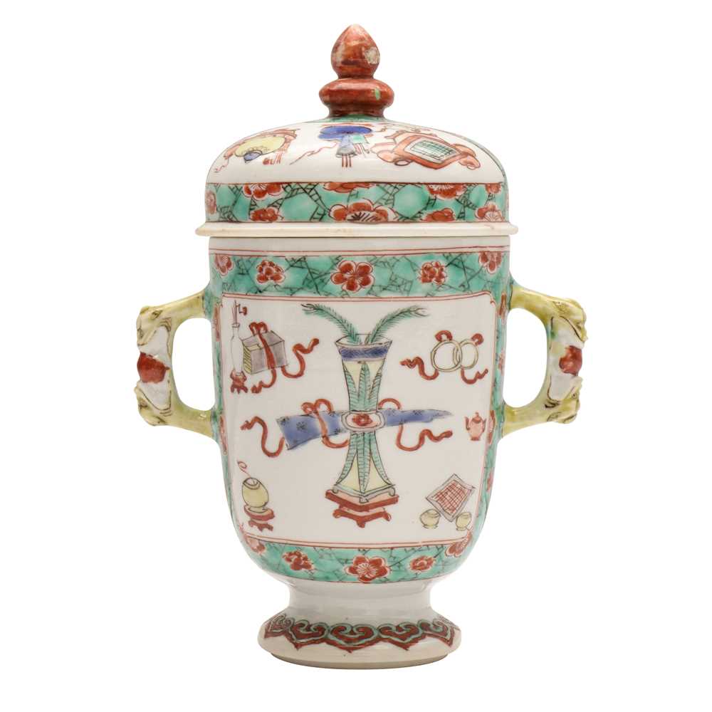 Lot 50 - A Chinese famille-verte twin-handled 'hundred antiques' pot and cover, Qing Dynasty, Kangxi period