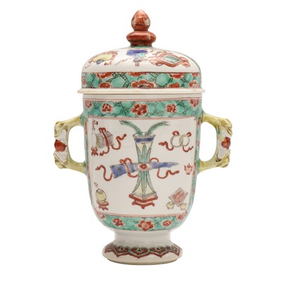 Lot 50 - A Chinese famille-verte twin-handled 'hundred antiques' pot and cover, Qing Dynasty, Kangxi period