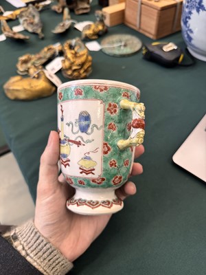Lot 50 - A Chinese famille-verte twin-handled 'hundred antiques' pot and cover, Qing Dynasty, Kangxi period