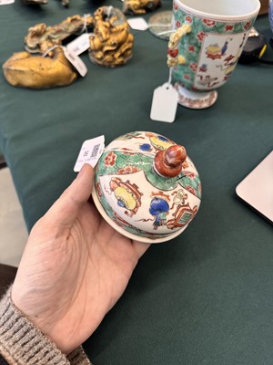 Lot 50 - A Chinese famille-verte twin-handled 'hundred antiques' pot and cover, Qing Dynasty, Kangxi period