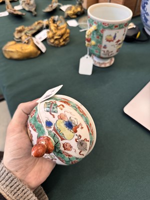 Lot 50 - A Chinese famille-verte twin-handled 'hundred antiques' pot and cover, Qing Dynasty, Kangxi period