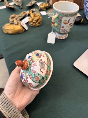 Lot 50 - A Chinese famille-verte twin-handled 'hundred antiques' pot and cover, Qing Dynasty, Kangxi period