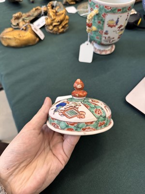 Lot 50 - A Chinese famille-verte twin-handled 'hundred antiques' pot and cover, Qing Dynasty, Kangxi period