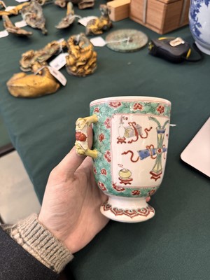 Lot 50 - A Chinese famille-verte twin-handled 'hundred antiques' pot and cover, Qing Dynasty, Kangxi period