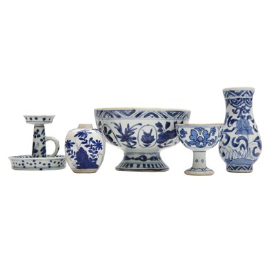 Lot 184 - Five Chinese blue and white ceramics, Qing dynasty, Kangxi period
