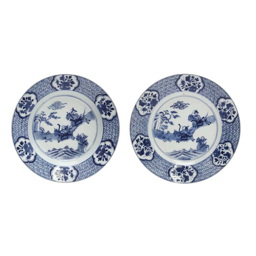 Lot 481 - Two Chinese blue and white dishes, 19th / 20th century