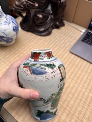 Lot 1 - A Chinese wucai 'official' vase, Qing dynasty, Shunzhi period