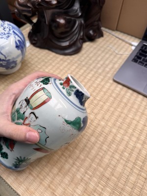 Lot 1 - A Chinese wucai 'official' vase, Qing dynasty, Shunzhi period