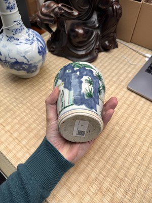 Lot 1 - A Chinese wucai 'official' vase, Qing dynasty, Shunzhi period