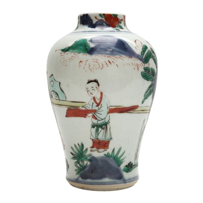 Lot 1 - A Chinese wucai 'official' vase, Qing dynasty, Shunzhi period