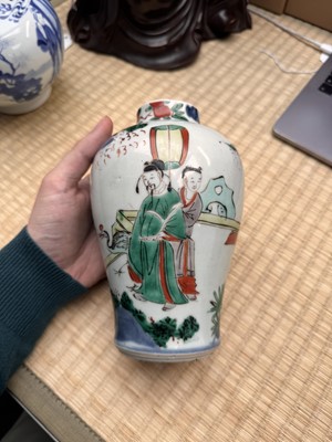 Lot 1 - A Chinese wucai 'official' vase, Qing dynasty, Shunzhi period