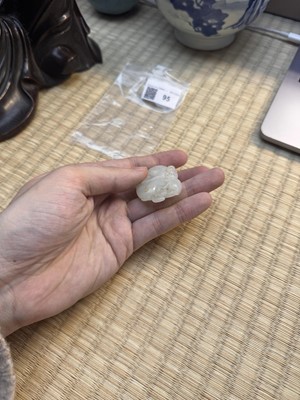 Lot 95 - A Chinese jade 'monkeys' carving, Qing dynasty