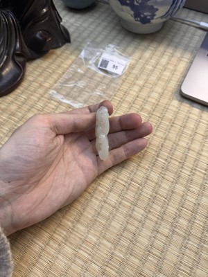 Lot 95 - A Chinese jade 'monkeys' carving, Qing dynasty