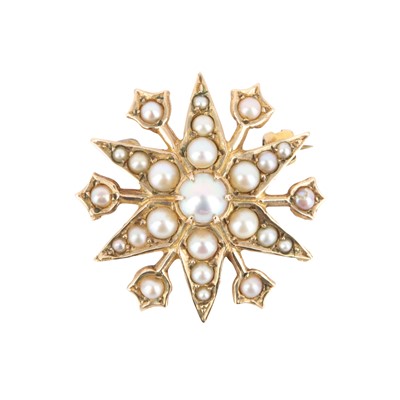 Lot 158 - A seed pearl star brooch