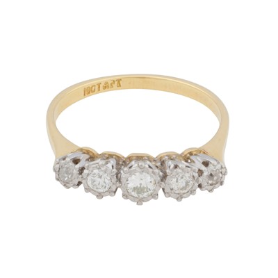 Lot 432 - A diamond five stone ring