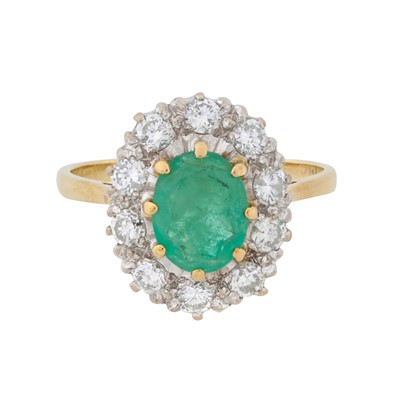 Lot 122 - An emerald and diamond halo ring