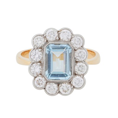 Lot 69 - An aquamarine and diamond halo ring