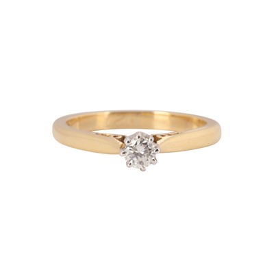 Lot 354 - A diamond single stone ring