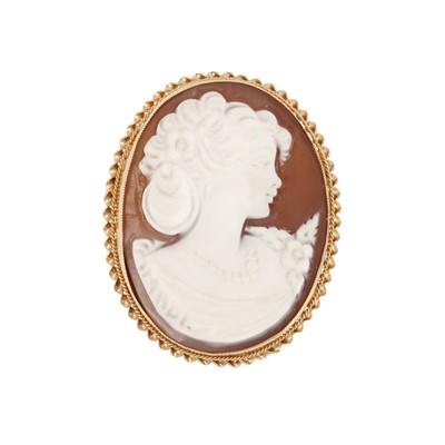 Lot 81 - A shell cameo brooch