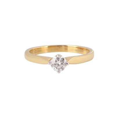 Lot 203 - A diamond single stone ring