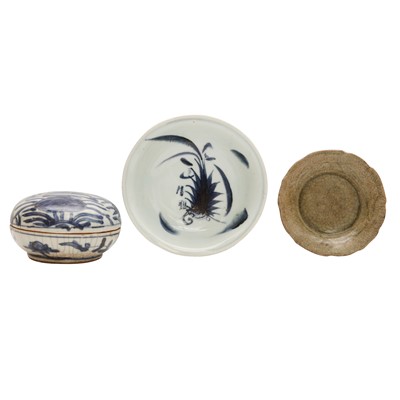 Lot 677 - A group of three Chinese ceramics, Ming dynasty