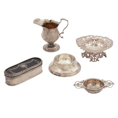 Lot 691 - A mixed group of silver