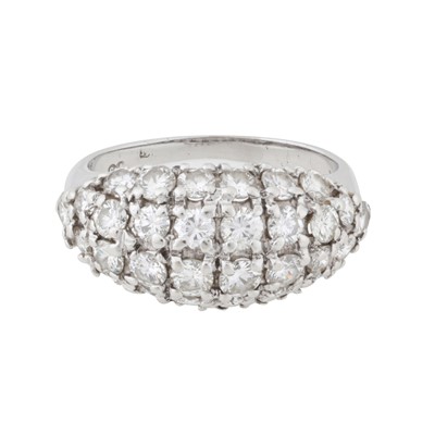Lot 296 - A diamond bombé ring