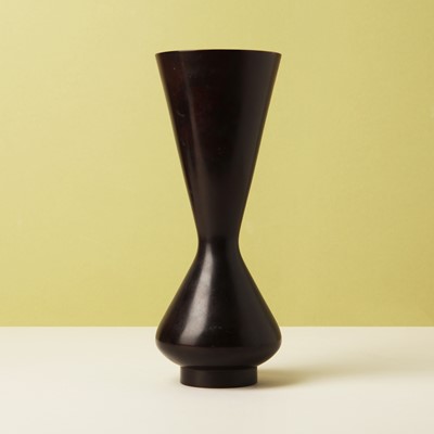 Lot 804 - A Japanese vase by Katori Masahiko (1899-1988), Meiji - Showa era