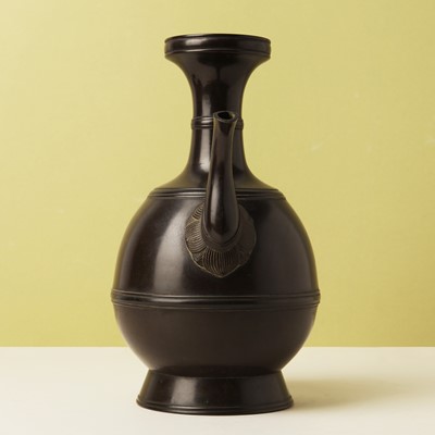 Lot 34 - A fine Japanese bronze ewer, Edo period