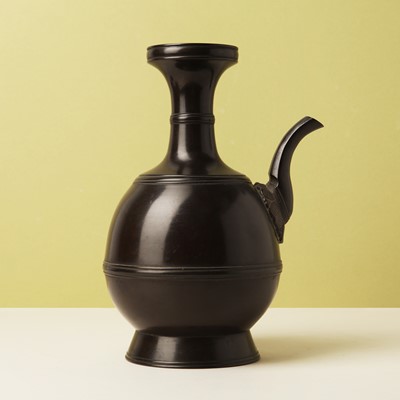 Lot 34 - A fine Japanese bronze ewer, Edo period