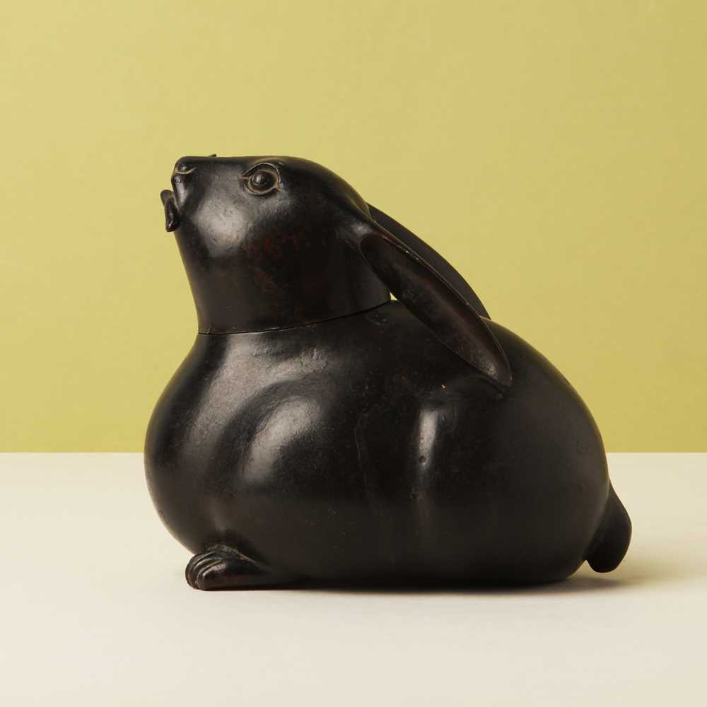 Lot 31 - A fine Japanese bronze ‘tsuki no usagi' incense burner (koro), Edo period