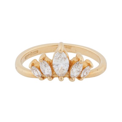 Lot 338 - Chupi l A diamond five stone ring