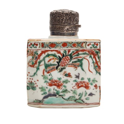 Lot 201 - A Chinese famille-verte 'phoenix' tea caddy, Qing dynasty, Kangxi period