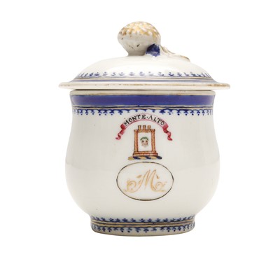 Lot 217 - A Chinese armorial custard pot and cover, Qing dynasty, Qianlong period