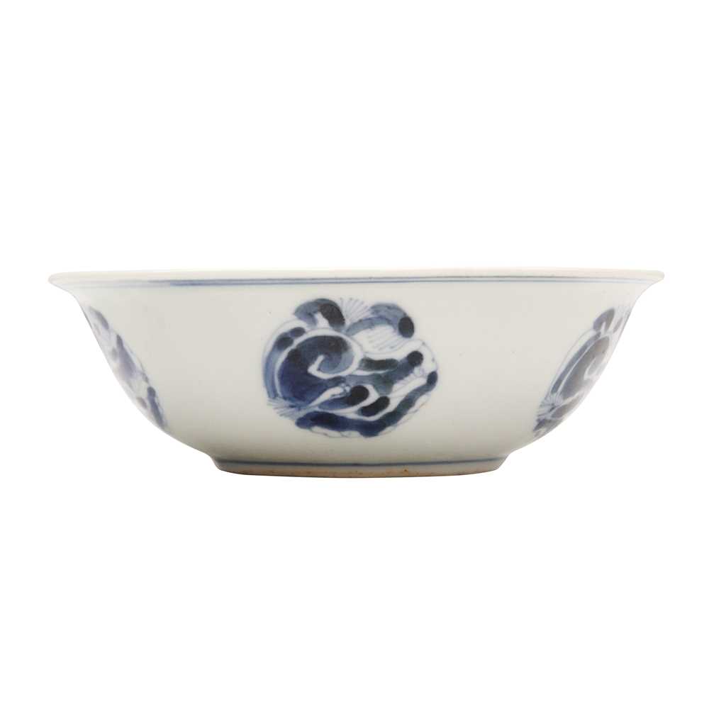 Lot 92 - A Chinese blue and white bowl, Qing dynasty