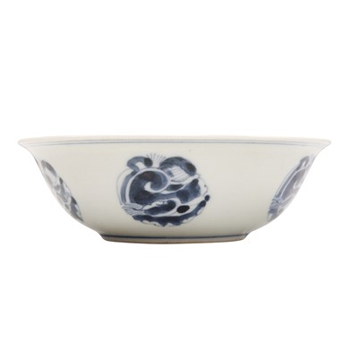 Lot 92 - A Chinese blue and white bowl, Qing dynasty