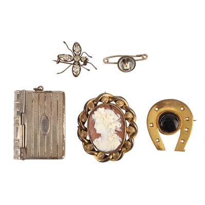 Lot 396 - A collection of jewellery