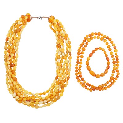 Lot 331 - A collection of amber bead jewellery