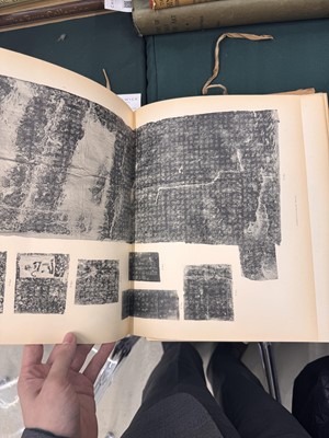 Lot 410 - Édouard Chavannes: Mission archéologique dans la Chine septentrionale, 1909